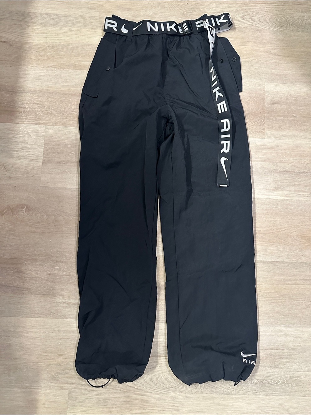 Nike Air Women's High-Rise Woven Cargo Trousers